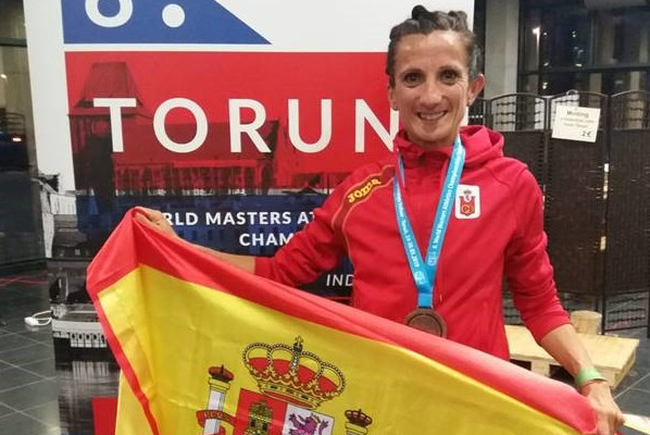 María José de Toro, monitora del Centro Deportivo de la Roda, gestionado por Aqualia, campeona del mundo de Cross